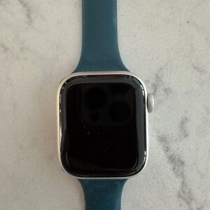 Apple Watch Series 7. 41 MM. Aluminum